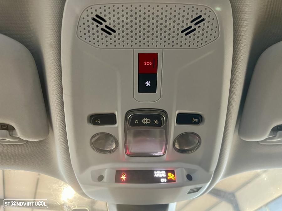 Peugeot 2008 1.2 PureTech Active Pack - 21