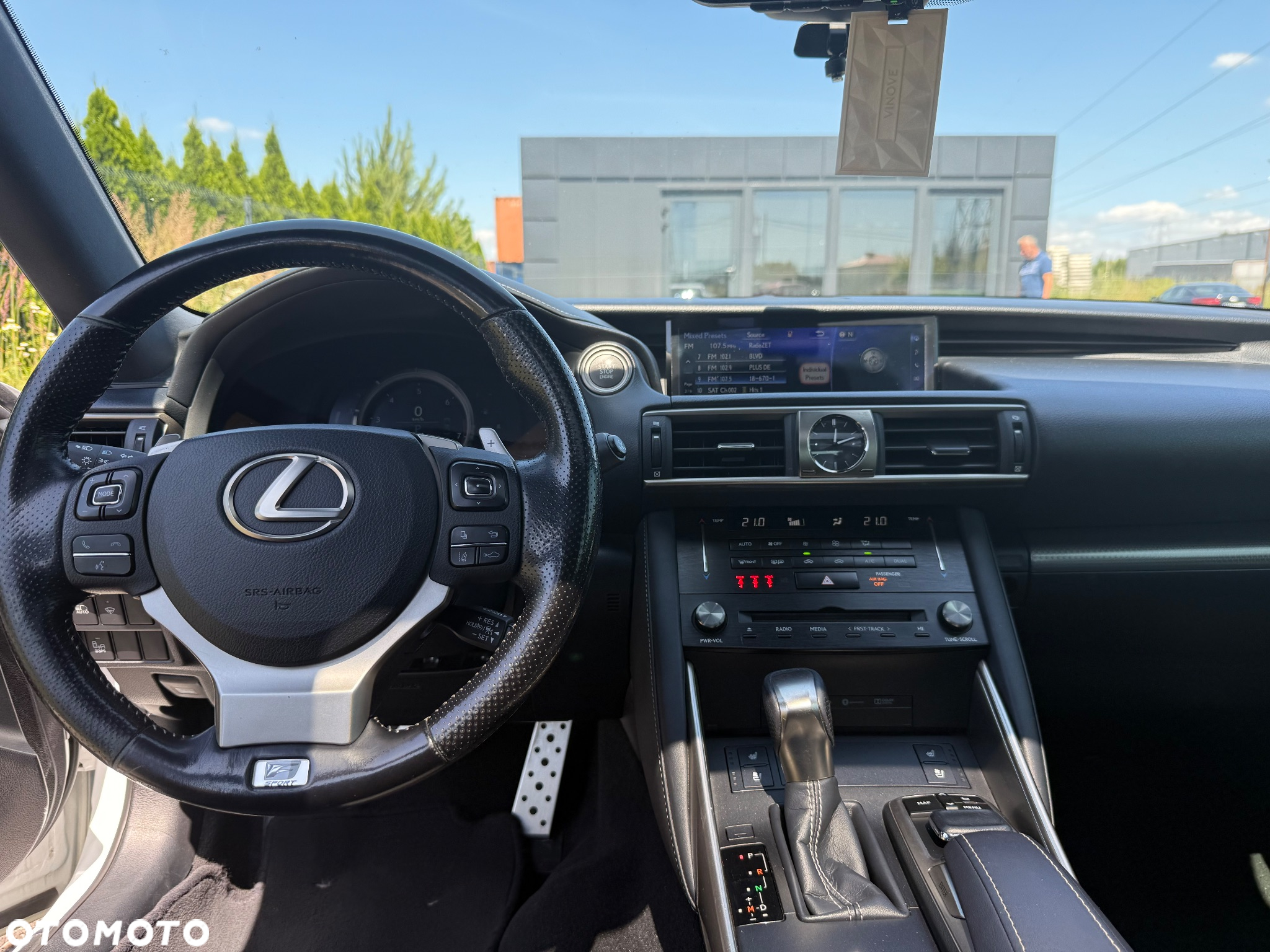 Lexus IS 200t / 300 F Sport - 12