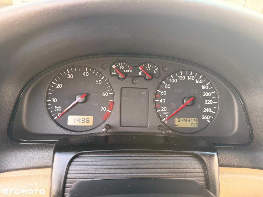 Volkswagen Passat - 4