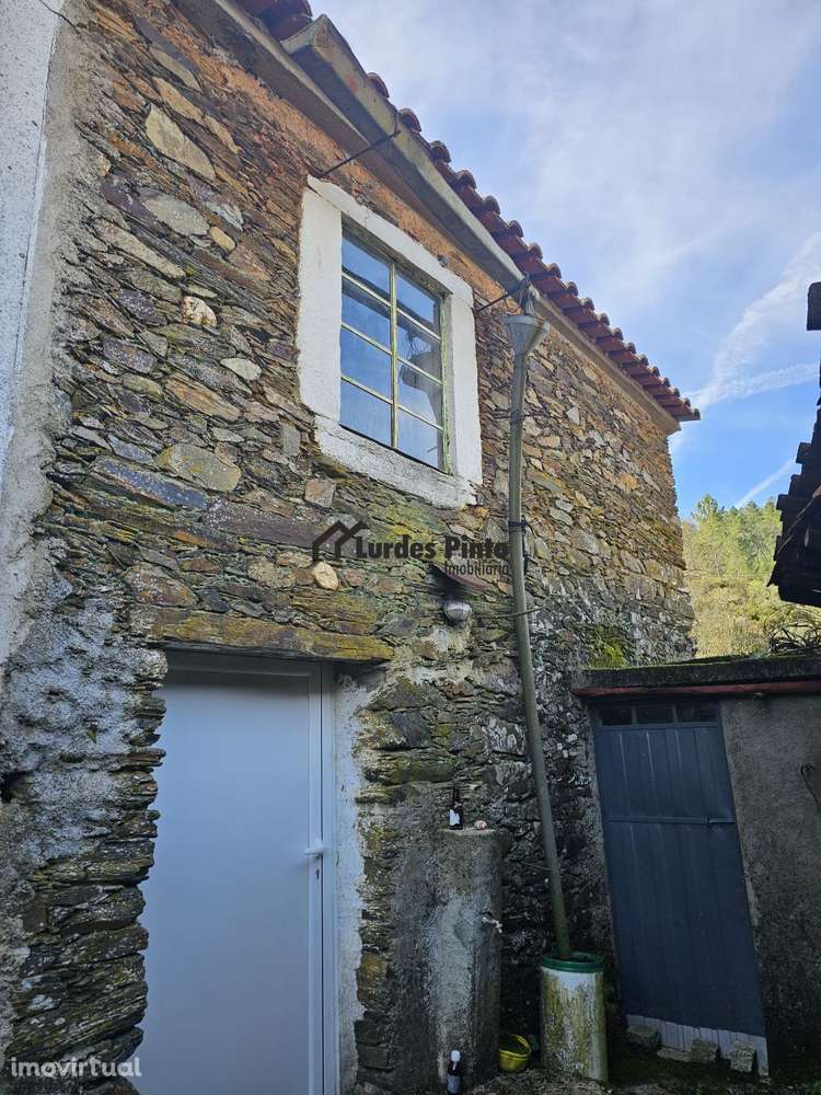 Duas moradias à beira da ribeira - Grande imagem: 3/32