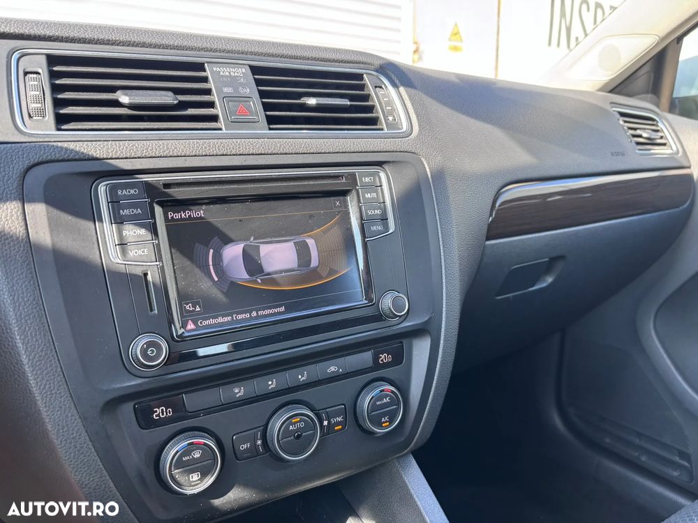 Volkswagen Jetta 1.4 TSI Comfortline - 32