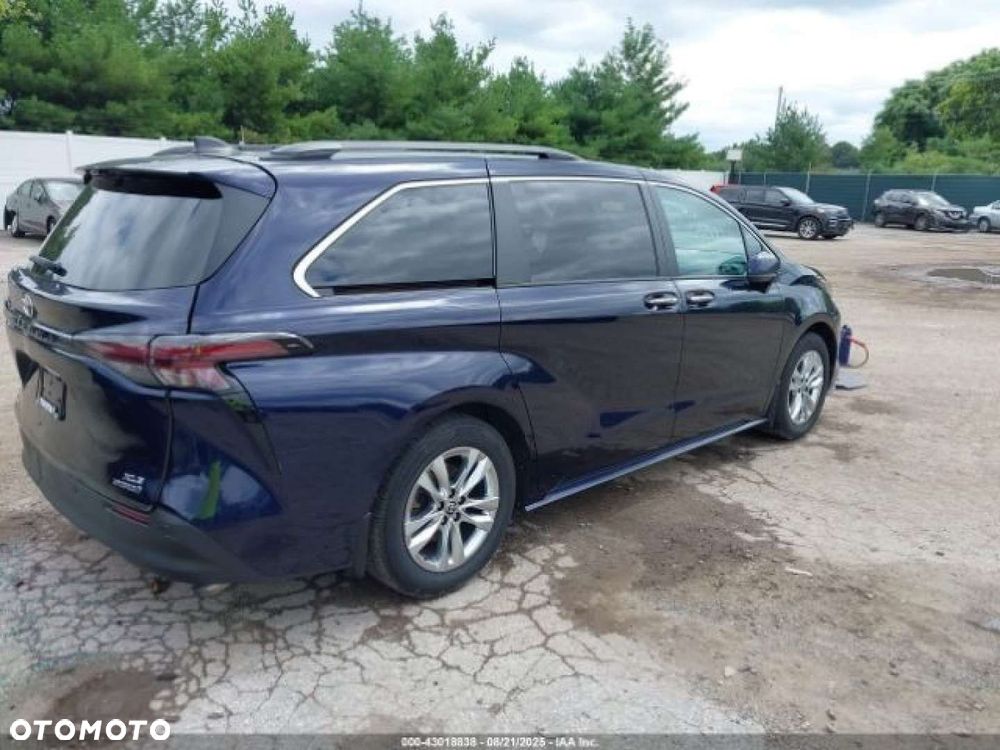 Toyota Sienna - 5