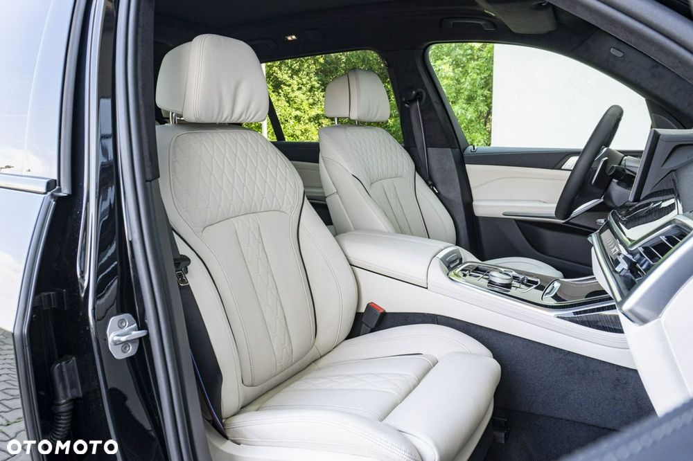 BMW X7 - 25