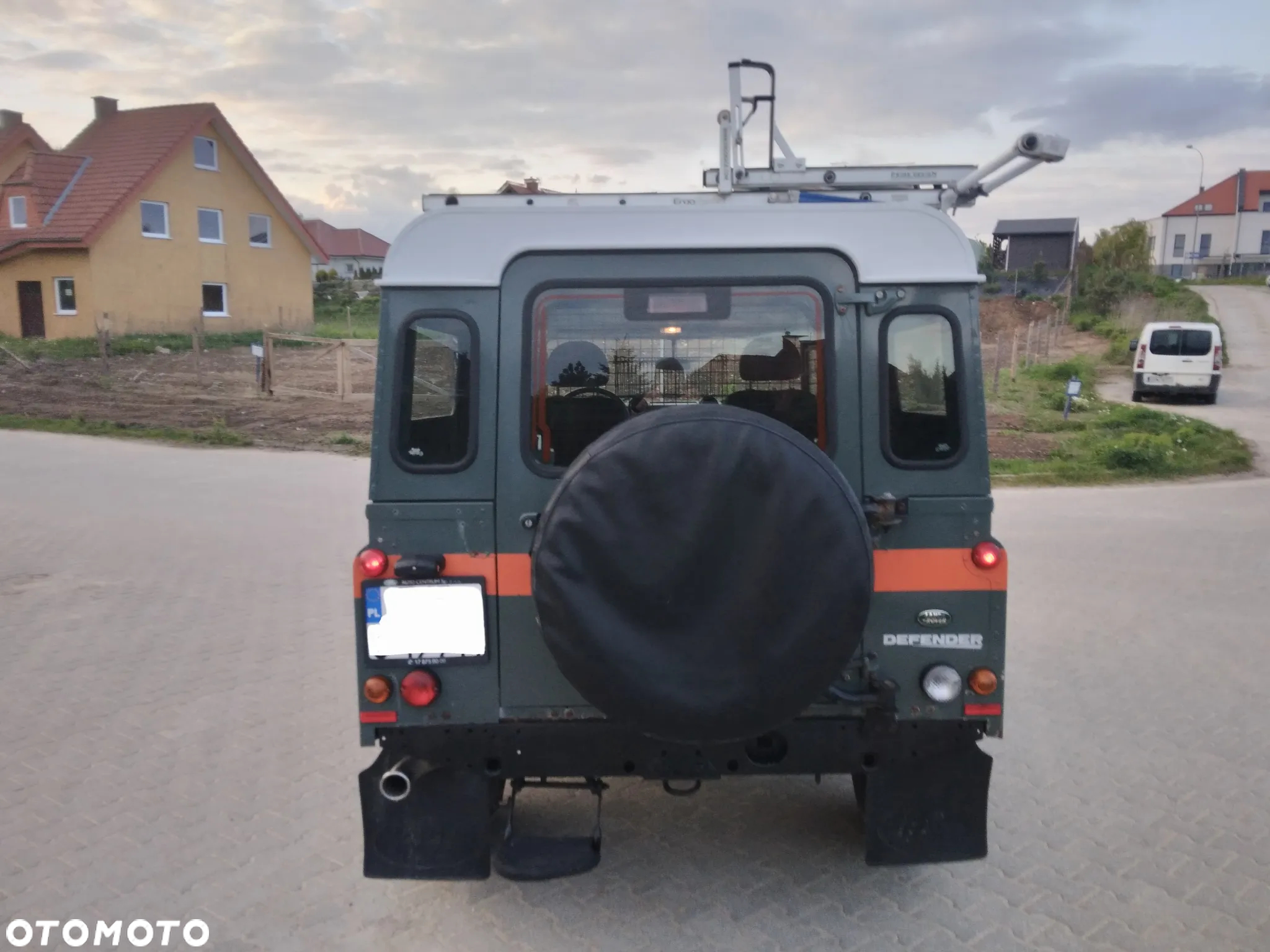 Land Rover Defender 110 2.2 TD4 E - 11