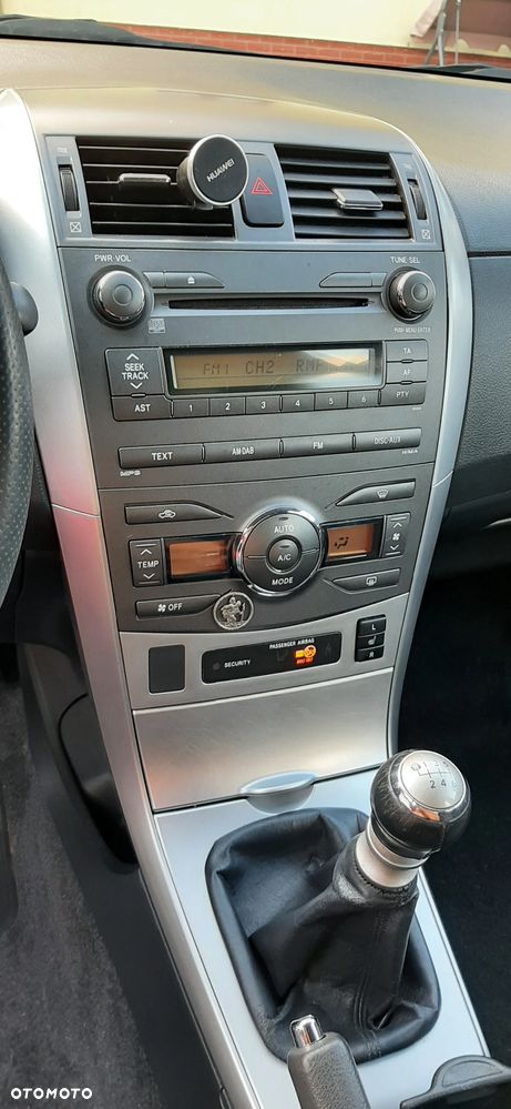 Toyota Corolla 1.6 Luna - 5