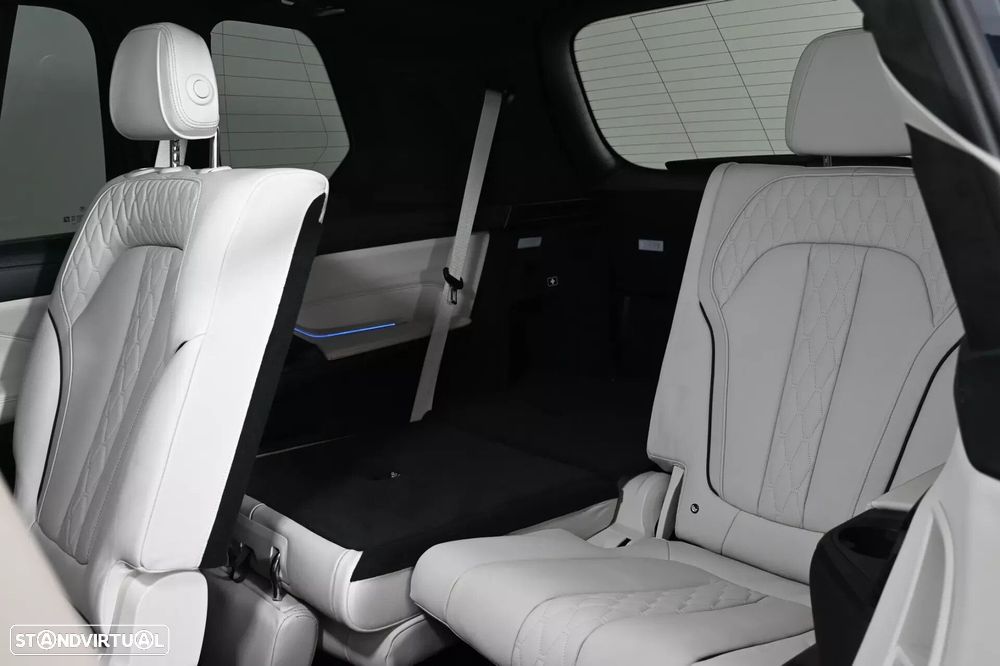 BMW X7 - 25