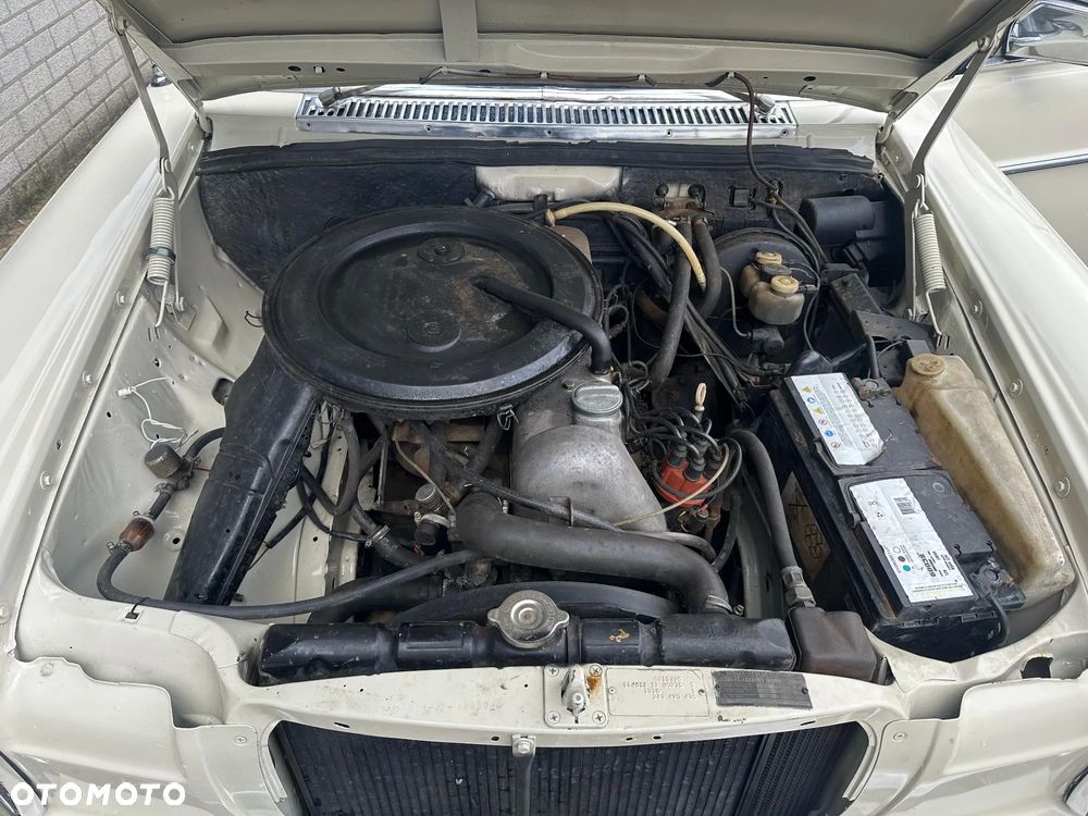 Mercedes-Benz 280 - 6