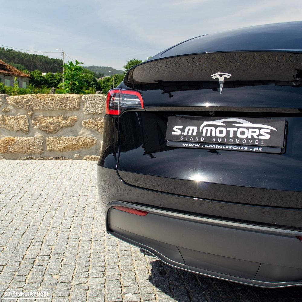 Tesla Model Y Long Range Dual Motor AWD - 12
