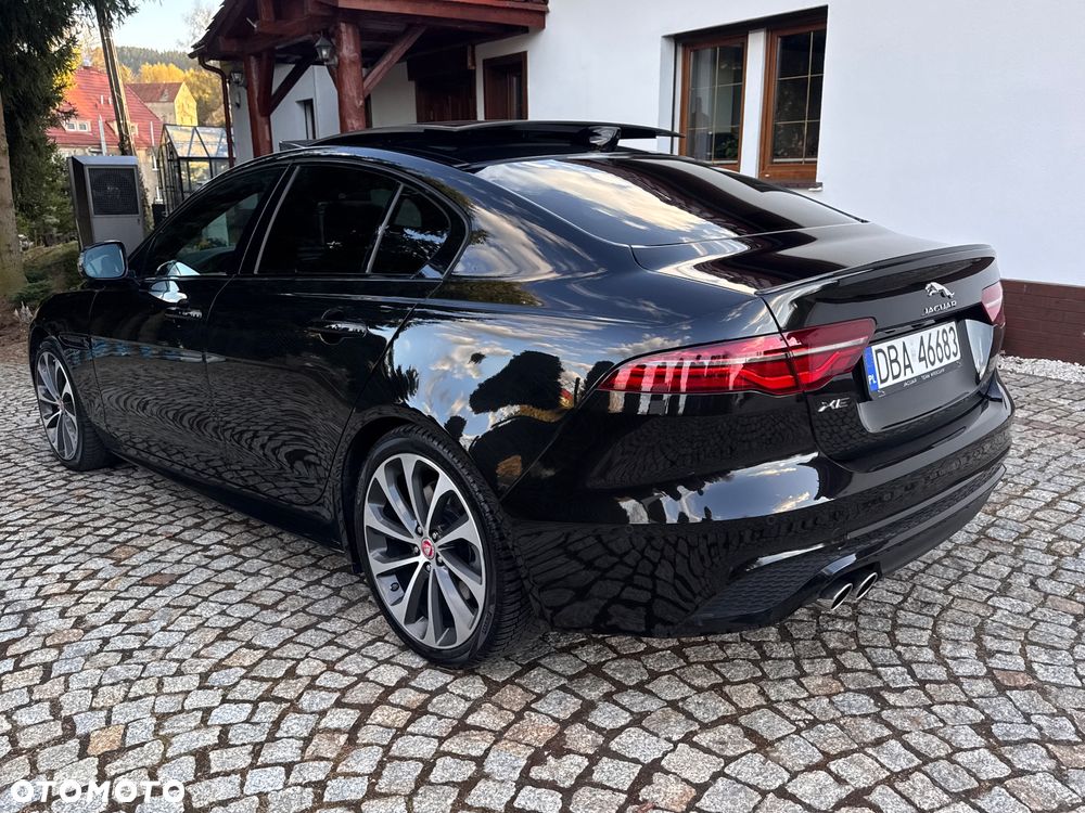 Jaguar XE 2.0 D180 AWD R-Dynamic HSE - 16