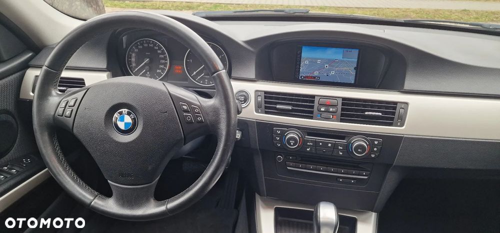 BMW Seria 3 320d DPF Edition Sport - 10