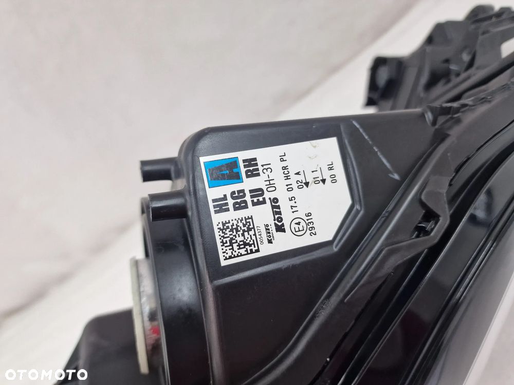 TOYOTA AYGO X 22- PRAWA LAMPA PRZEDNIA PRZÓD , NR KOITO 0H-31 , NR AUKCJI LPP8 - 20