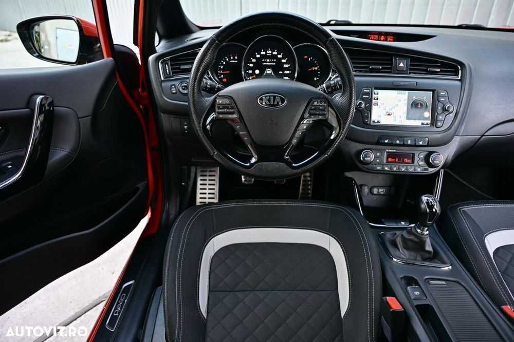 Kia Ceed 1.6 CRDi 136 ISG GT Line - 13
