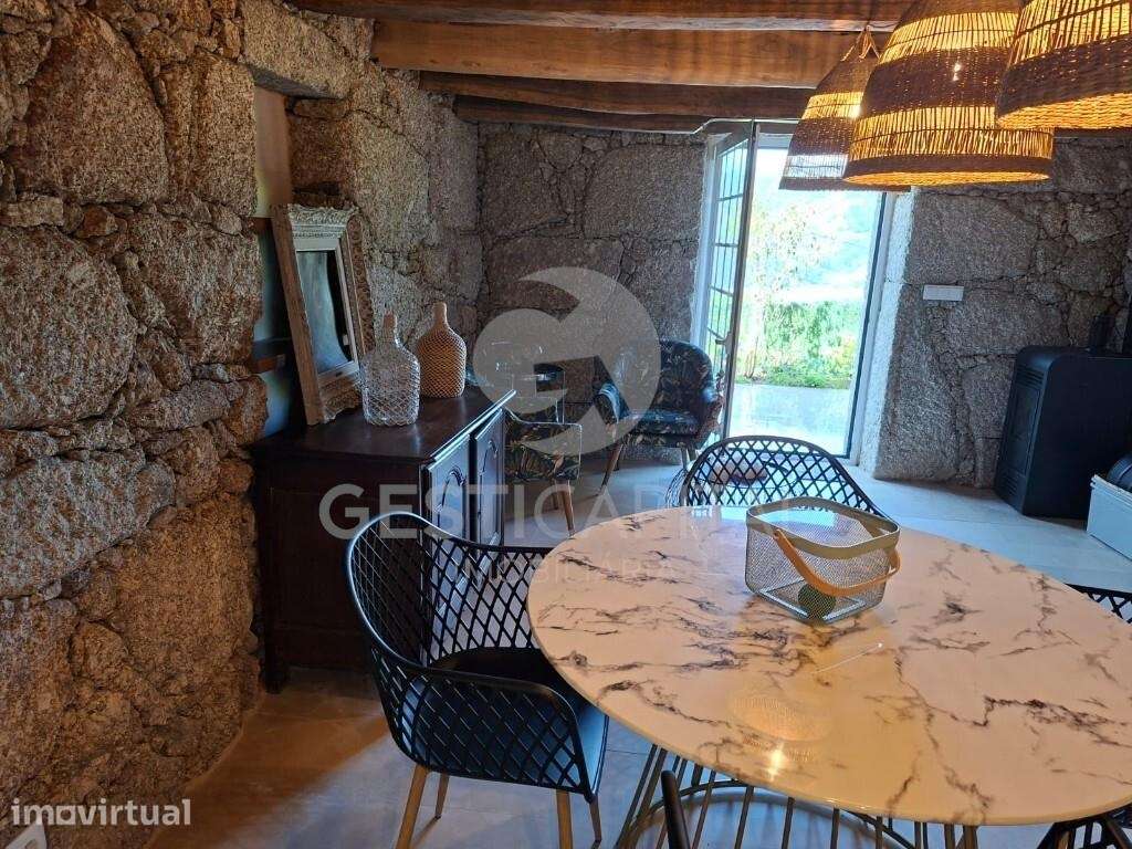 Moradia em pedra recuperada com vista Rio Douro em Alpendorada - Grande imagem: 2/31