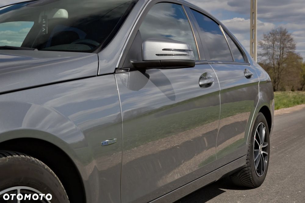 Mercedes-Benz Klasa C 180 CGI Automatik BlueEFFICIENCY - 16