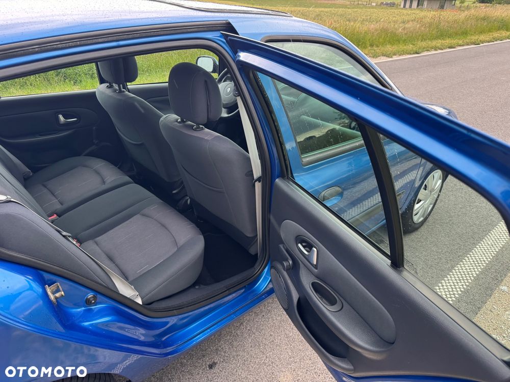 Renault Clio 1.2 16V Confort Authentique - 9