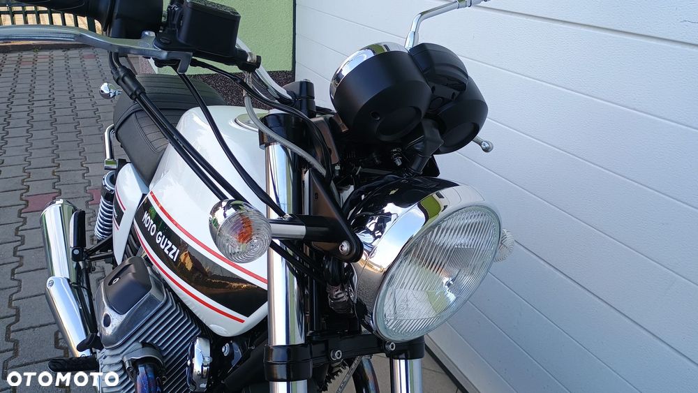 Moto Guzzi V7 - 24