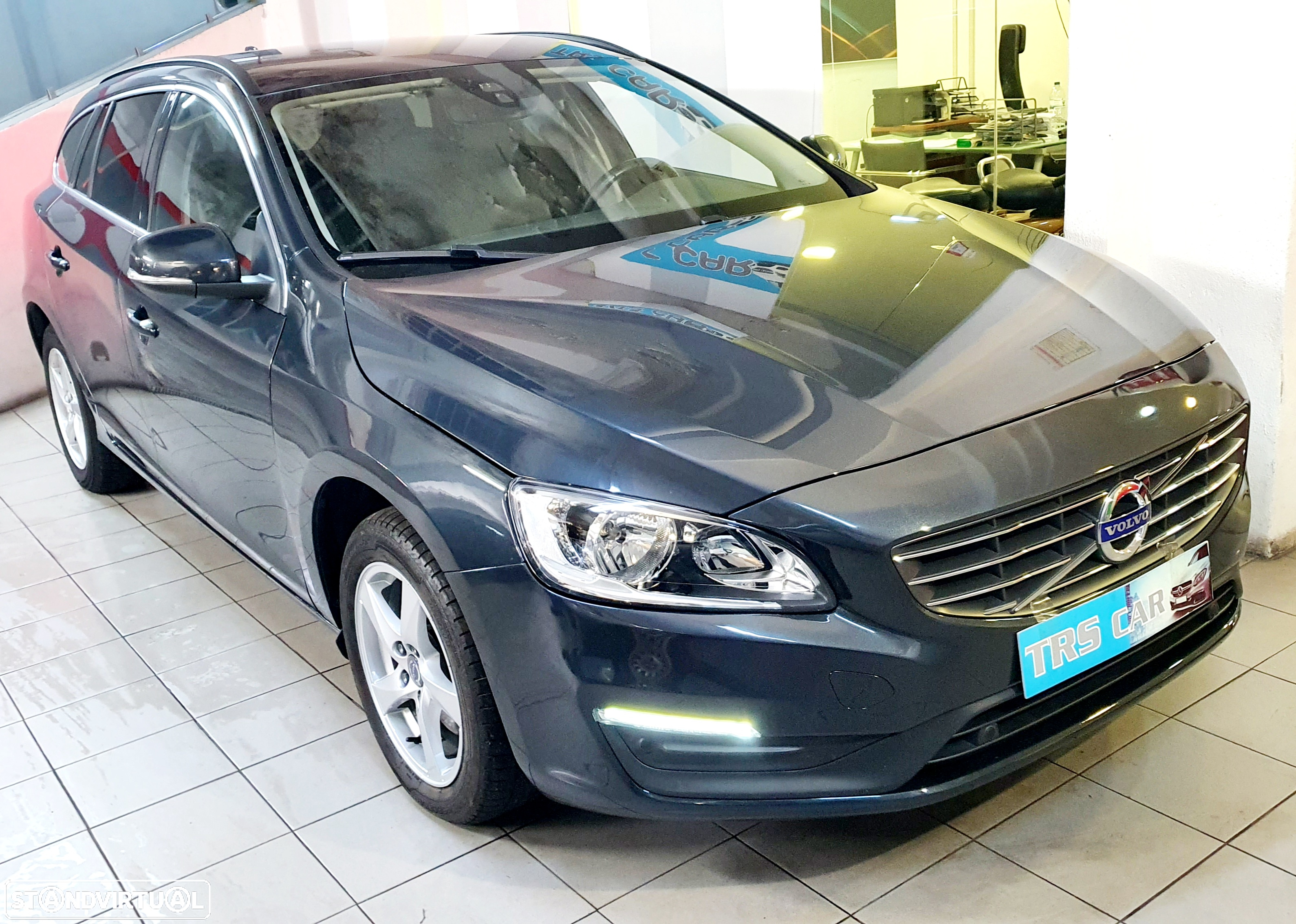 Volvo V60 2.0 D2 Momentum - 2