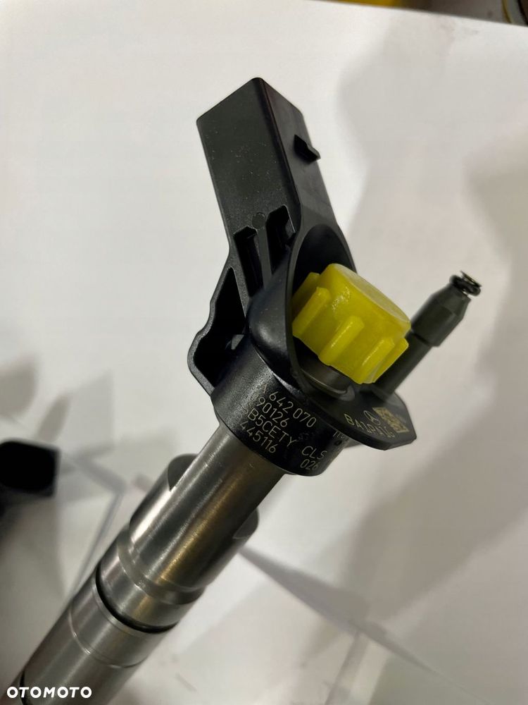 KOMPLET wtryskiwaczy 6SZT Mercedes BOSCH 0445116026 A6420701187 - 3