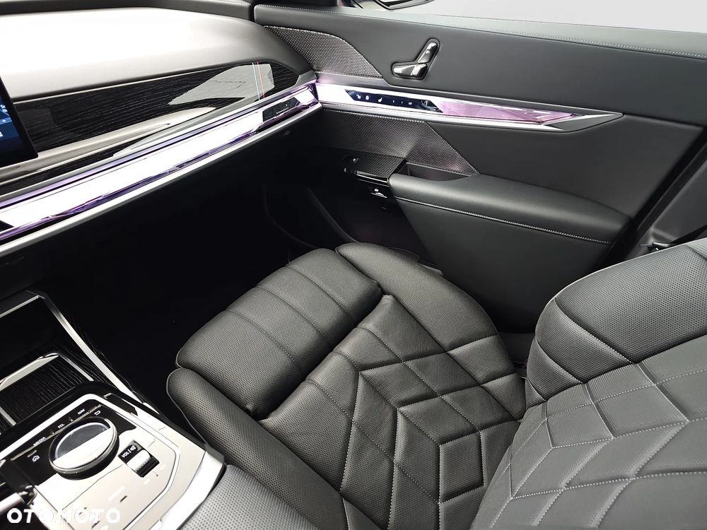 BMW Seria 7 740d xDrive mHEV sport - 24