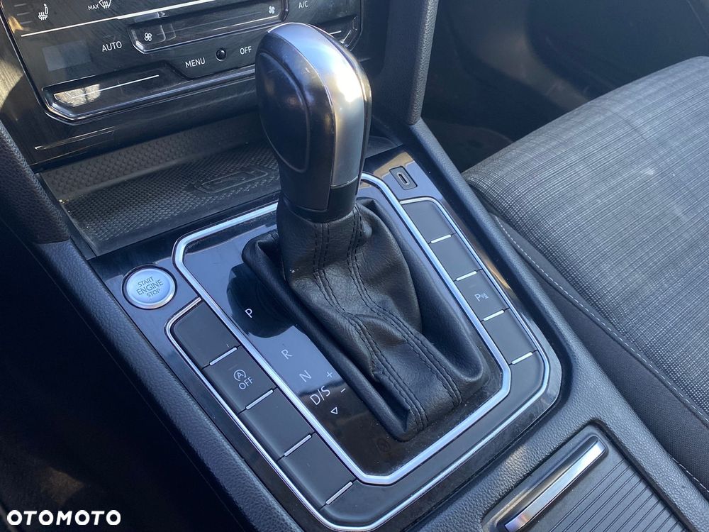 Volkswagen Passat - 21