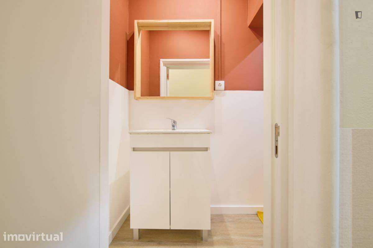 Quarto - localizado em Alameda Lisbon - Grande imagem: 5/47