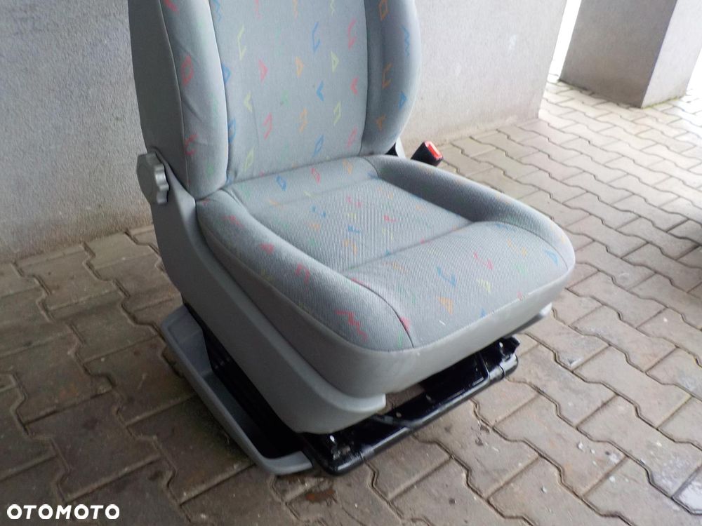 VW T5 FOTEL PRAWY PASAŻERA Z PODSTAWĄ INKA - 5