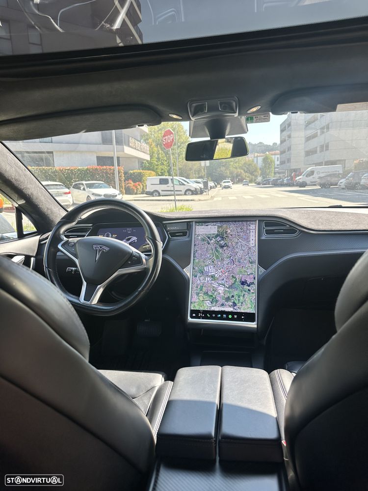 Tesla Model S - 10