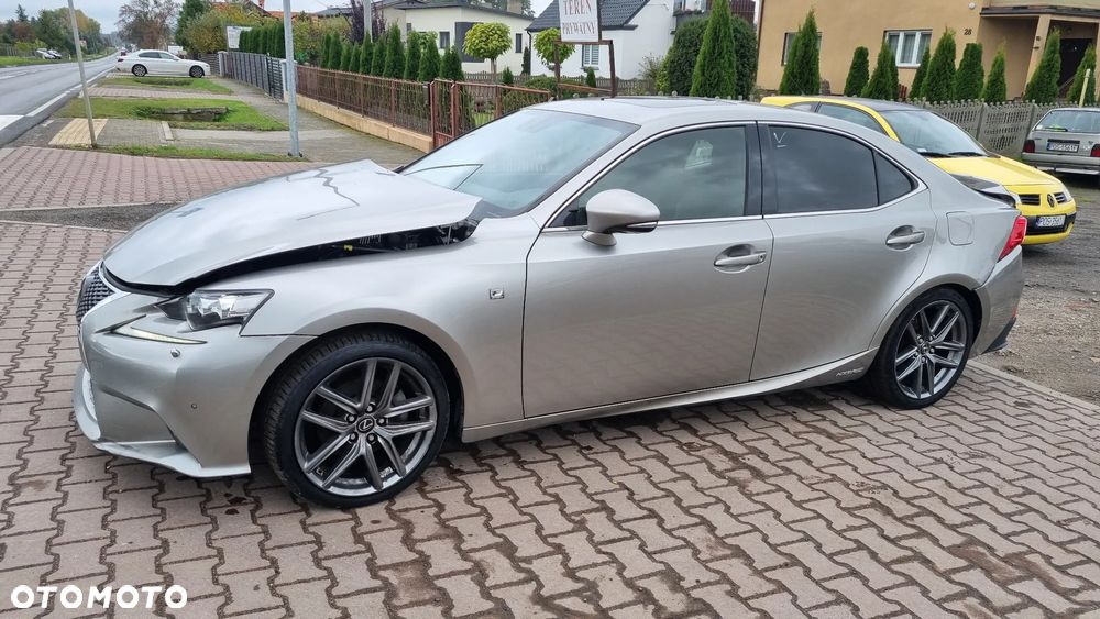 Lexus IS 300h F Sport - 12
