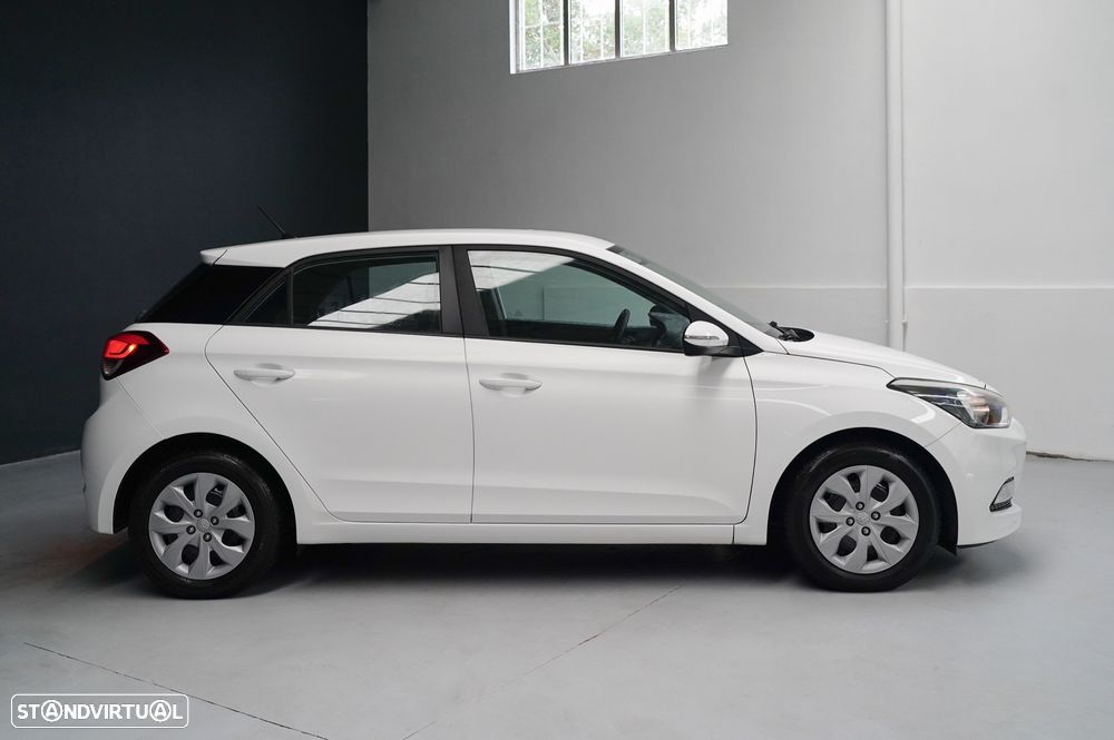 Hyundai i20 1.1 CRDi Access Plus - 9