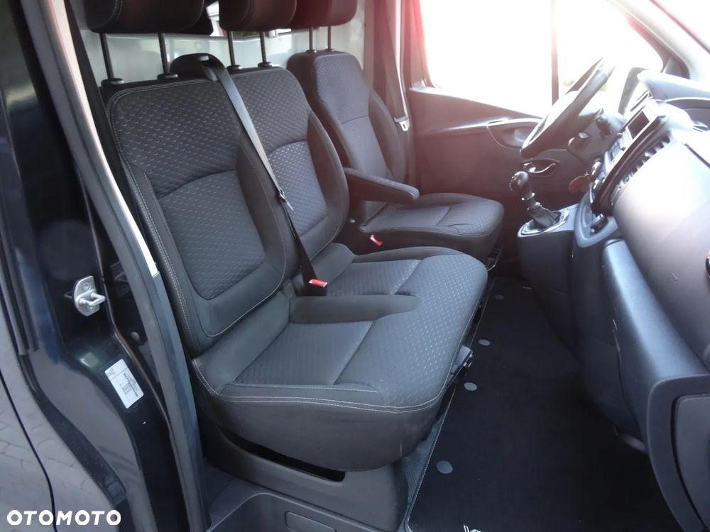 Opel Vivaro - 24