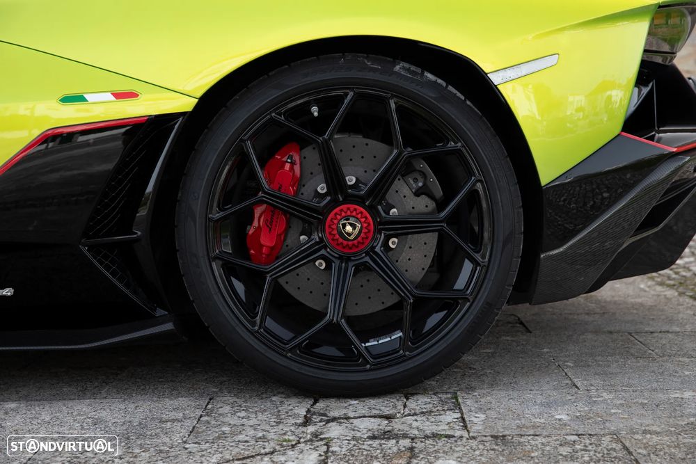 Lamborghini Aventador LP780-4 Ultimae Roadster - 18