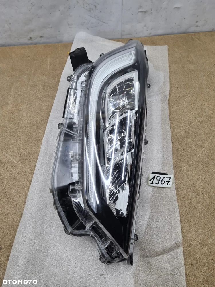 Toyota Yaris 4 IV od20r lampa prawy przód Full Led - 11