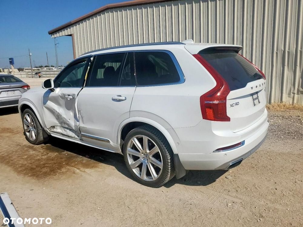 Volvo XC 90 - 8