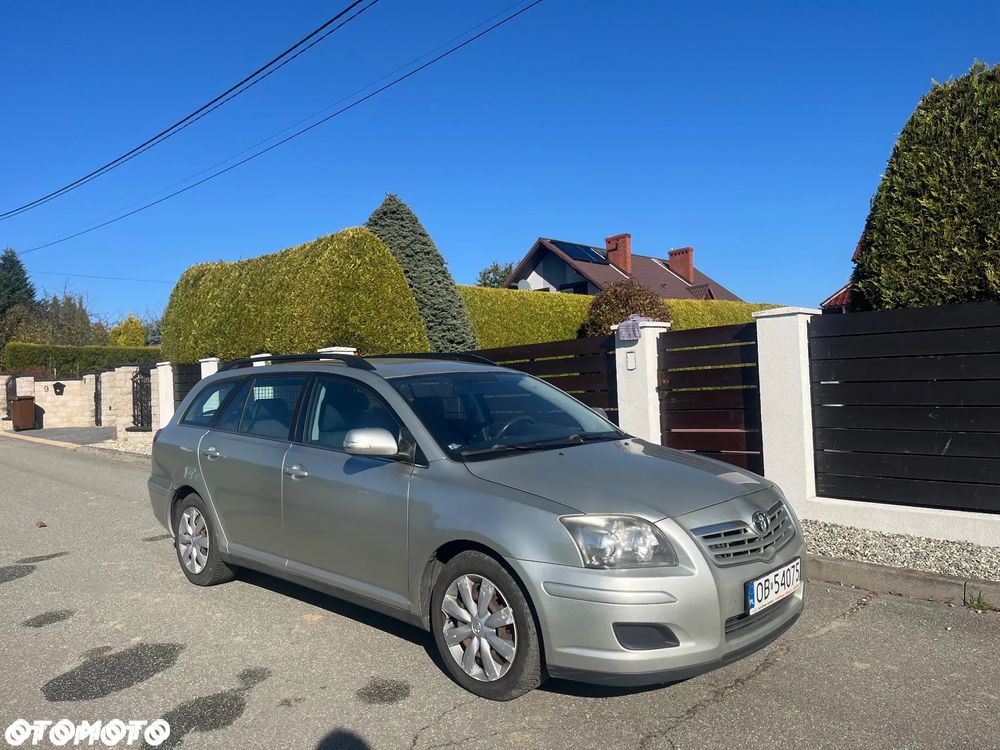 Toyota Avensis 2.0 D-4D Combi - 1