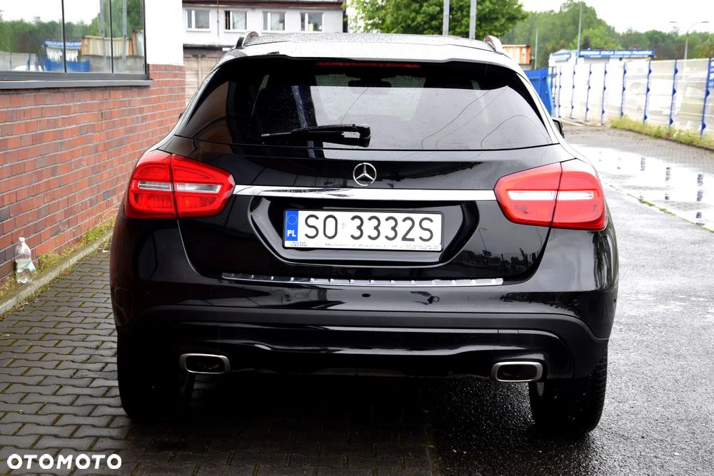 Mercedes-Benz GLA 180 - 13