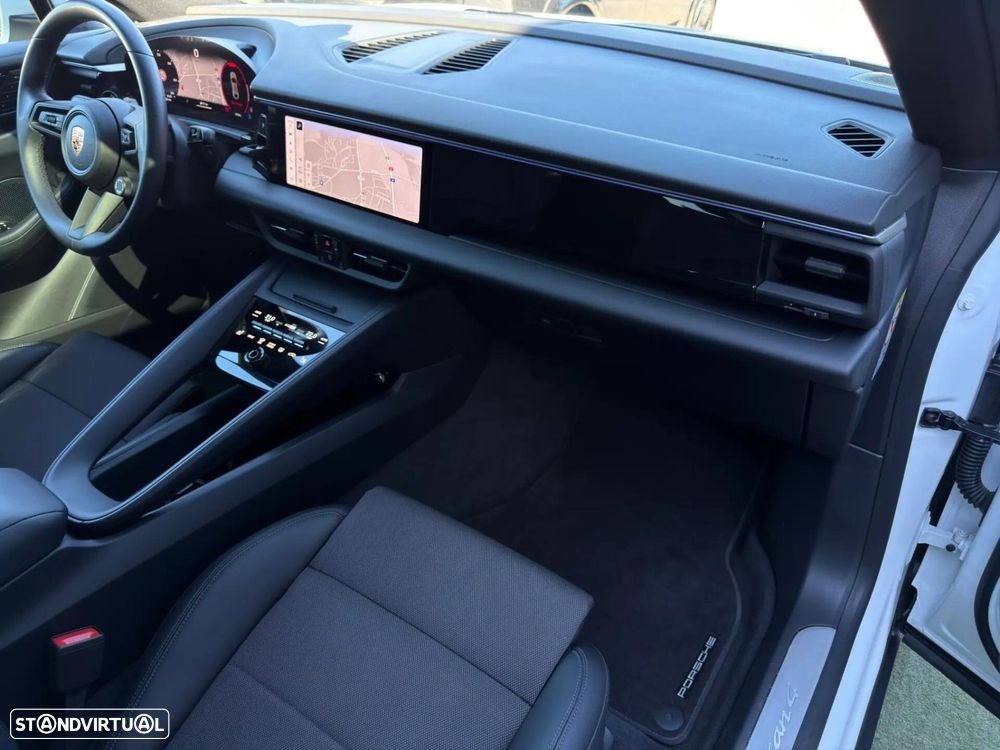 Porsche Macan Electric 4 - 22