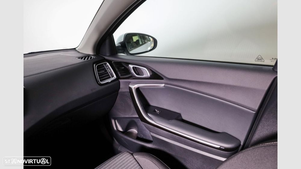 Kia XCeed - 16