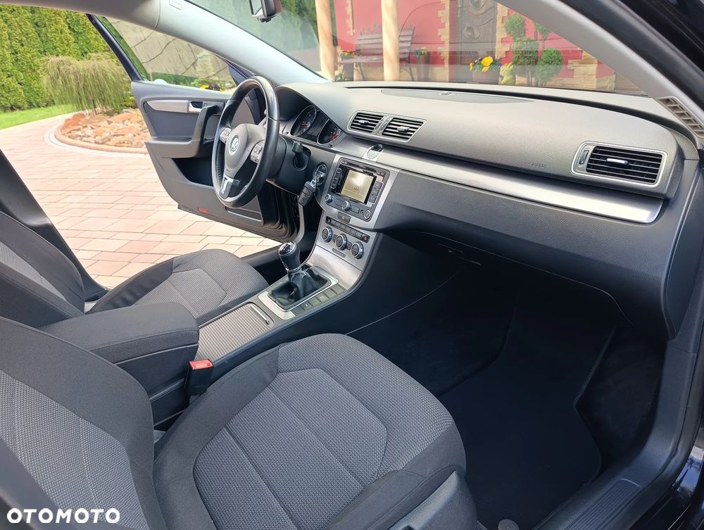 Volkswagen Passat 2.0 Blue TDI SCR Trendline - 37