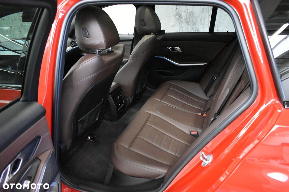 BMW Seria 3 330e PHEV M Sport sport - 22