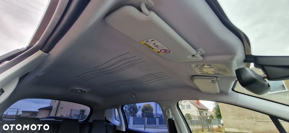 Peugeot 2008 1.6 e-HDi Allure S&S - 28