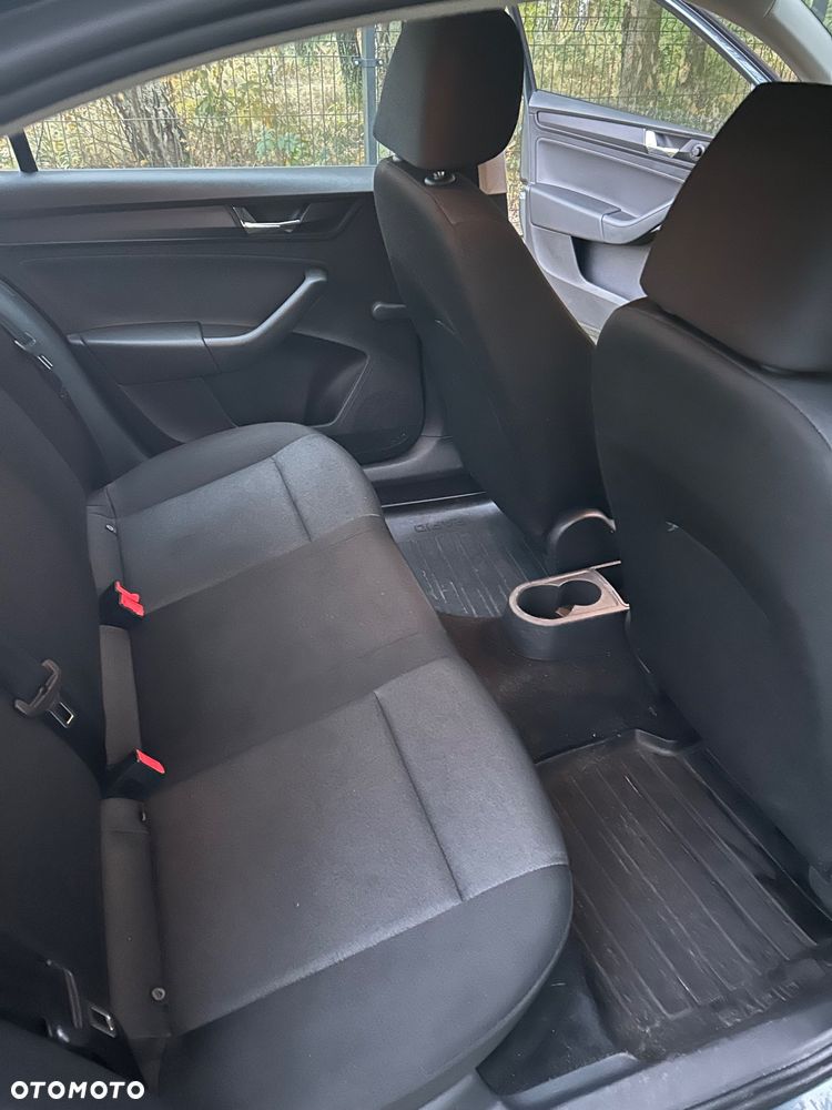 Skoda RAPID 1.0 TSI Active - 9