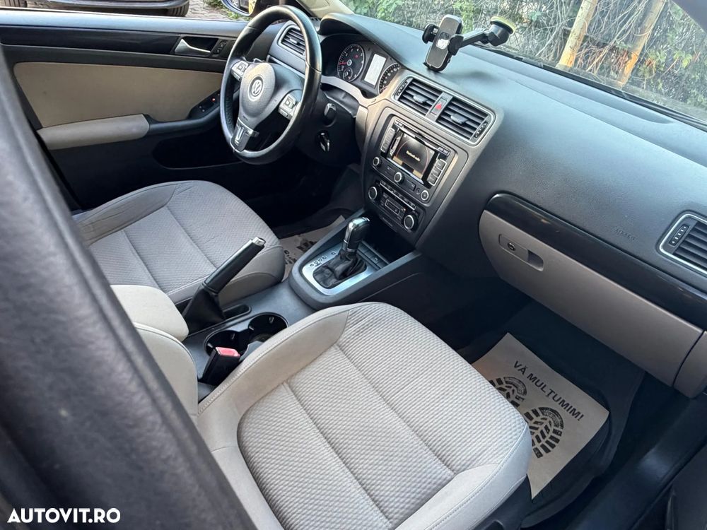 Volkswagen Jetta - 5