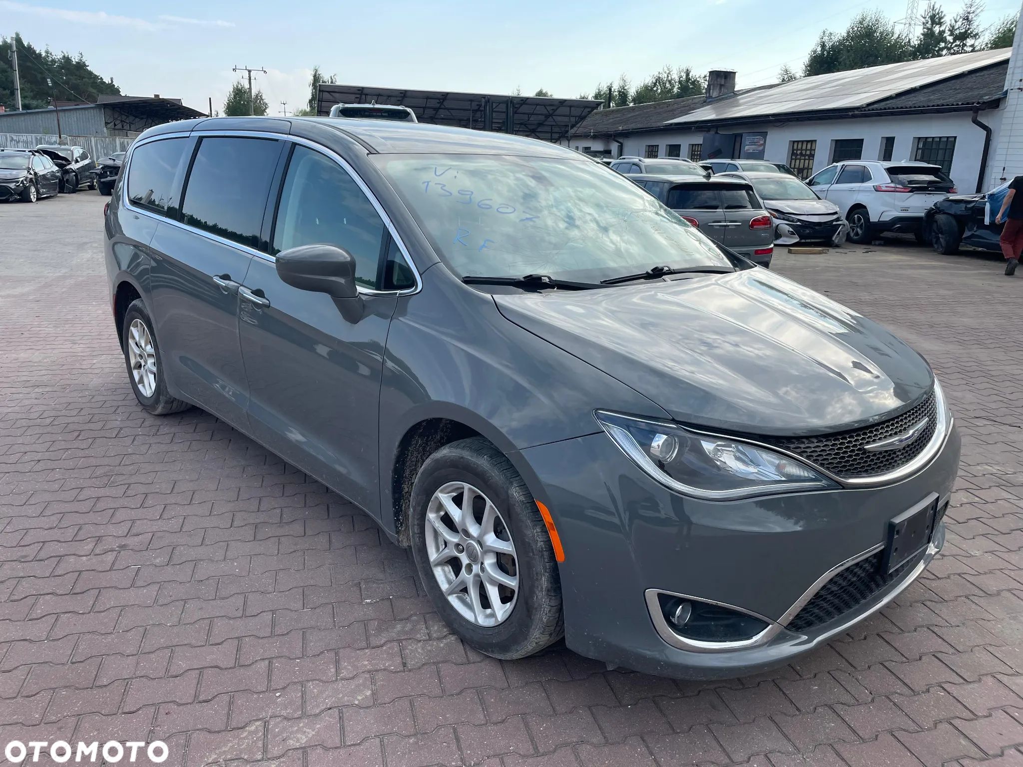 Chrysler Pacifica - 1