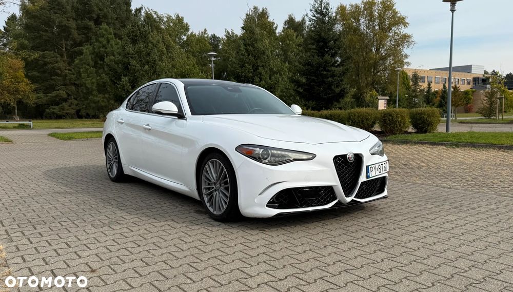 Alfa Romeo Giulia 2.0 Turbo 16V AT8 Veloce - 16