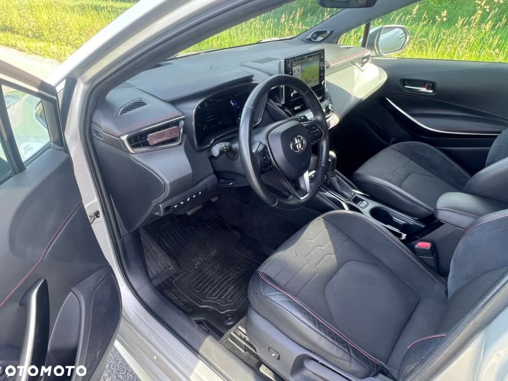 Toyota Corolla 2.0 Hybrid Executive - 17