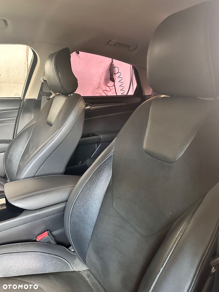 Ford Mondeo 2.0 EcoBoost Titanium S - 18