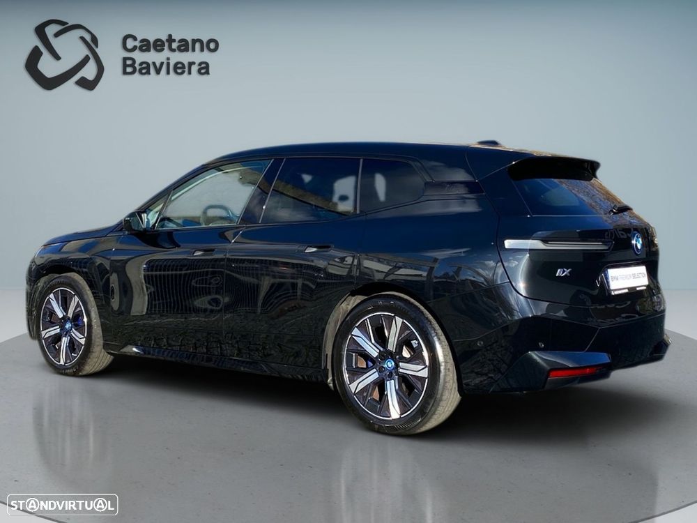 BMW iX xDrive 40 Pack Desportivo - 29