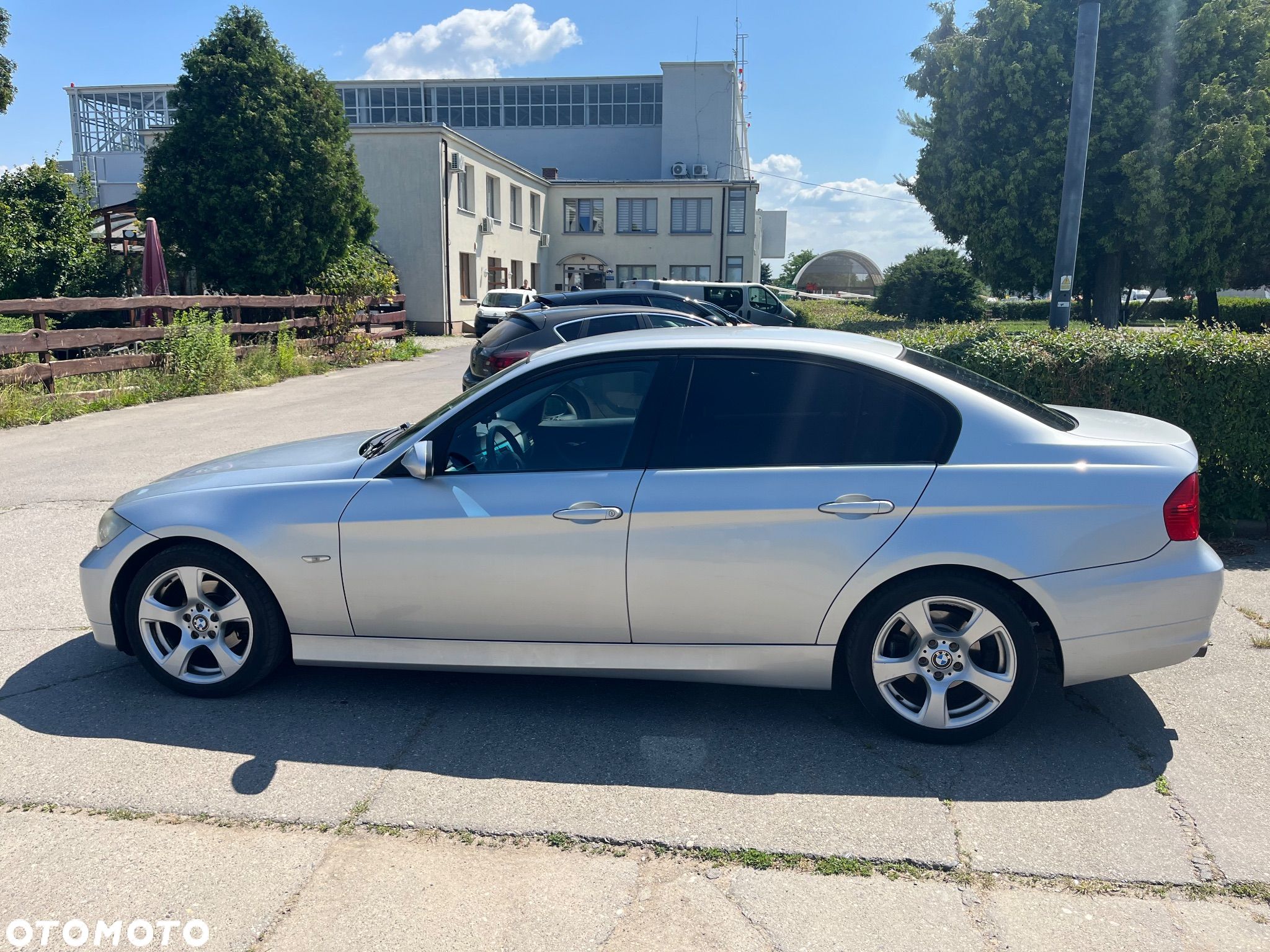 BMW Seria 3 318i - 1