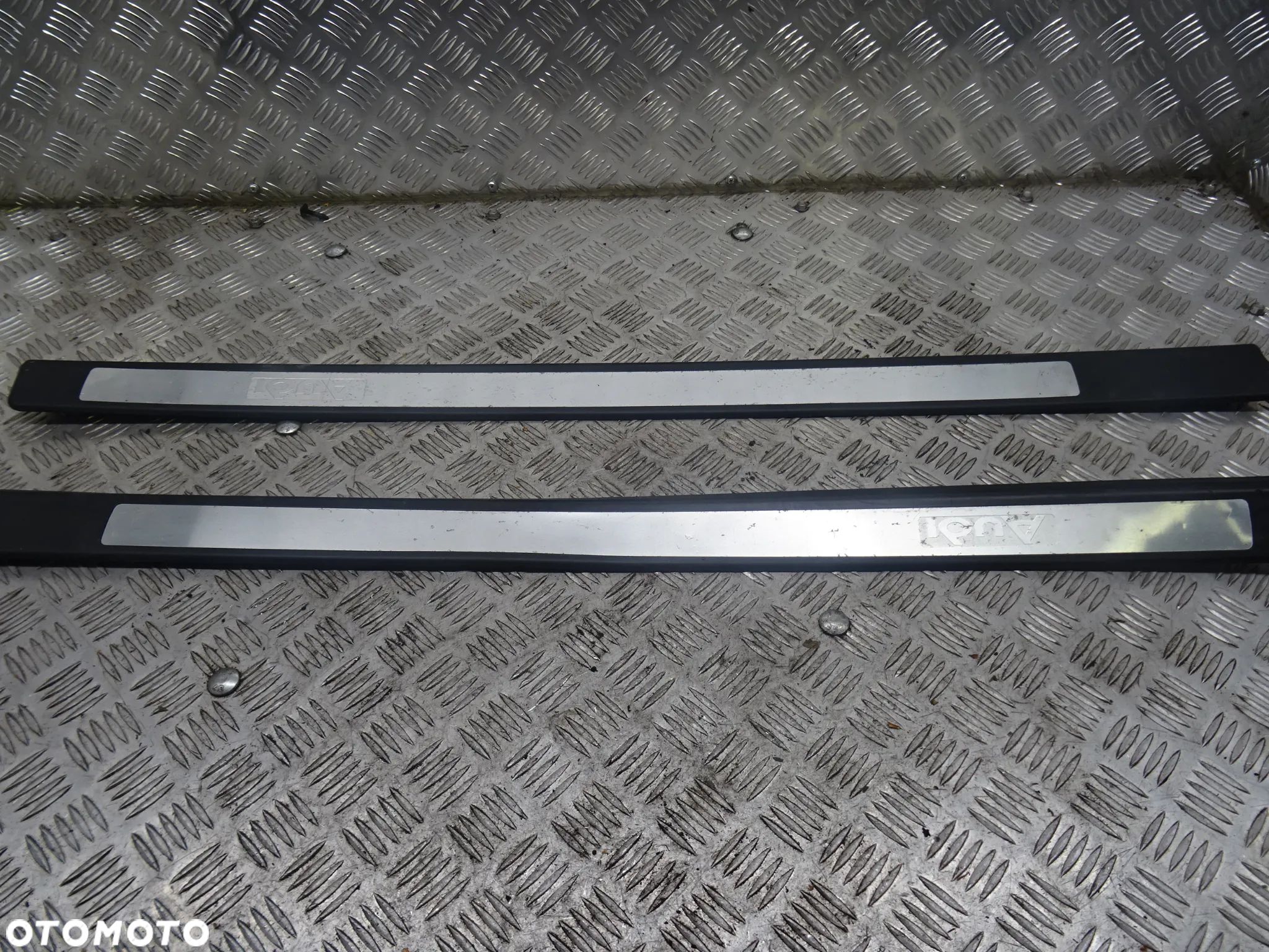 AUDI A3 8P 03-07 2.0 TDI LISTWA PROGOWA PRAWA LEWA 8P3853491D - 1