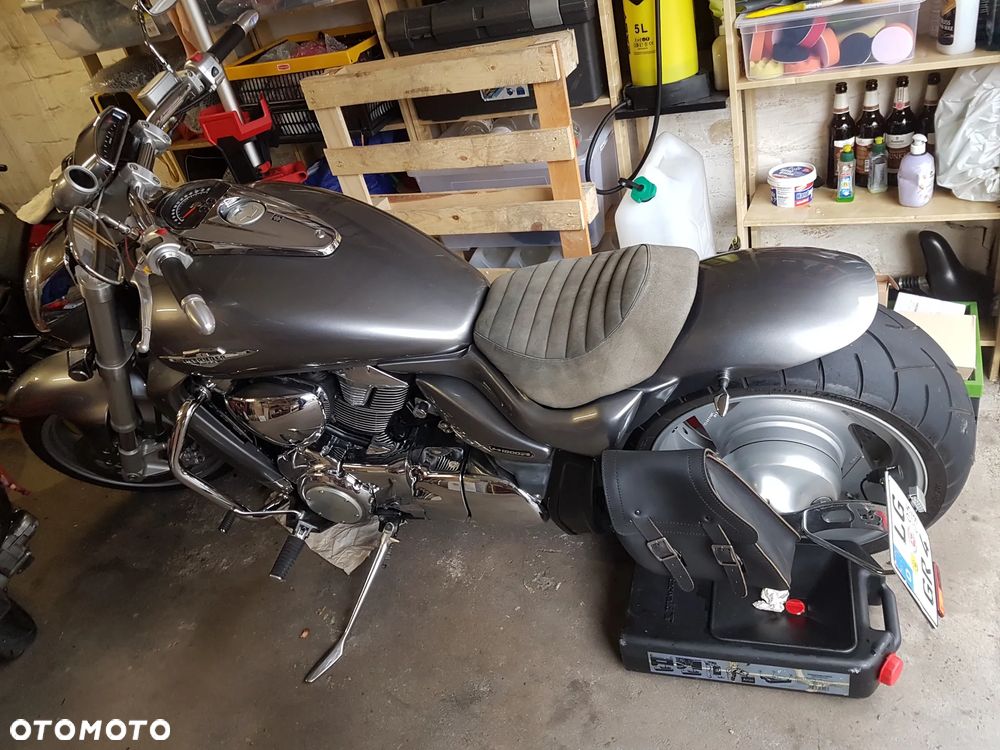 Suzuki Intruder - 10